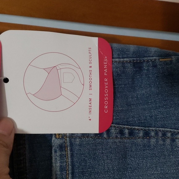 Isabel maternity jean shorts - Picture 6 of 8